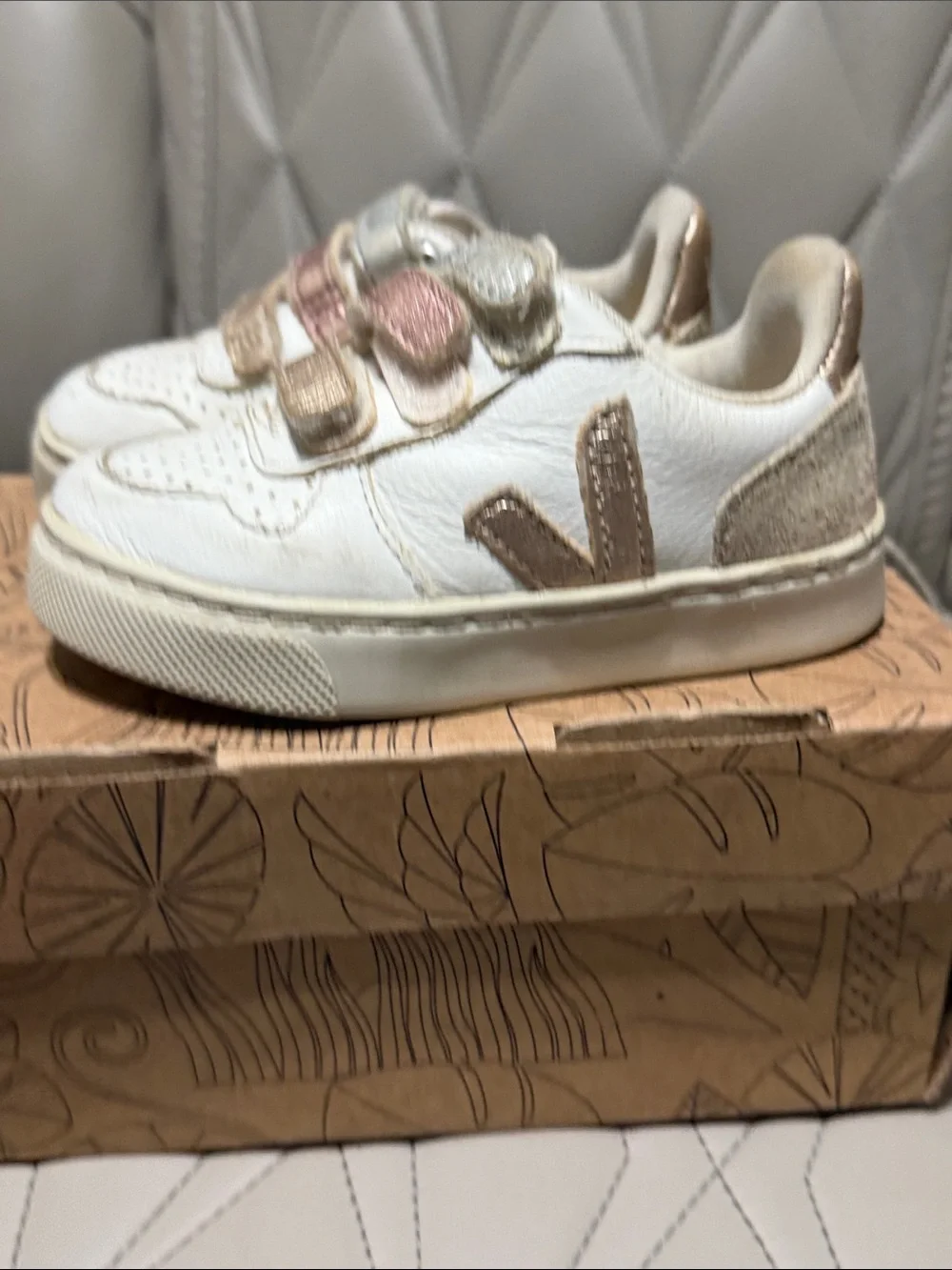 VEJA white kids